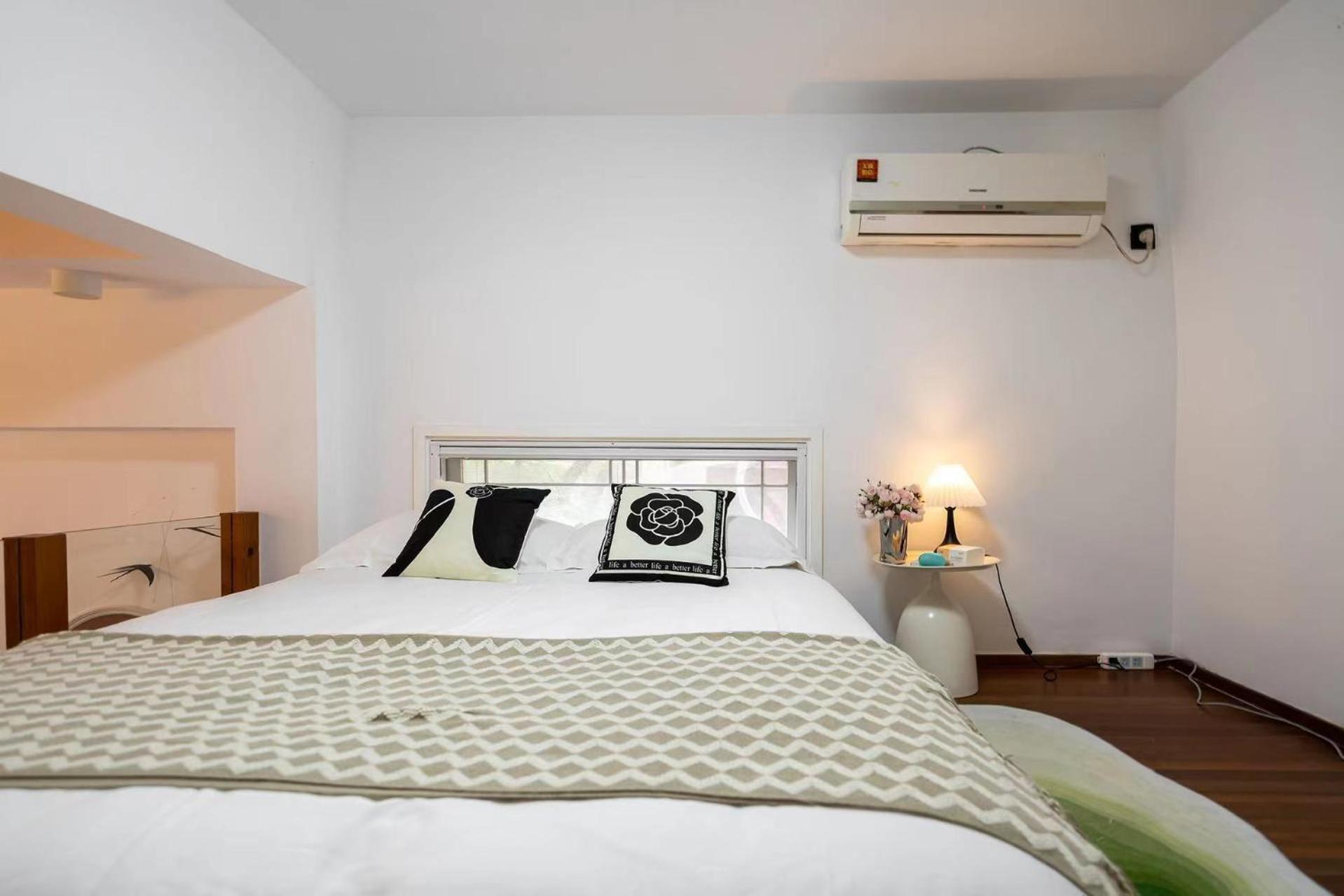 Apartment 上海小胖纸民宿-武康大楼3店-老吉士 *